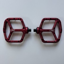 Pedais de plataforma de alumínio OneUp clipe vermelho pinos substituíveis finos menos aderentes comprar usado  Enviando para Brazil