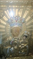 Obraz Matki Boskiej Częstochowskiej w zdobionej ramie | Metaloplastyczna ikona r na sprzedaż  PL