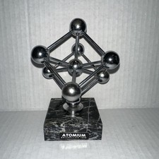 Raro fermacarte atomium usato Raro fermacarte atomium usato  Spedire a Italy