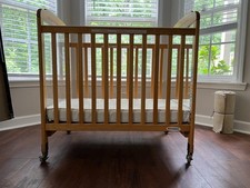 Wooden baby crib for sale  Suwanee