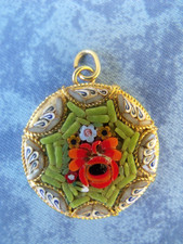 Beau medaillon micro d'occasion  Saint-Maximin-la-Sainte-Baume