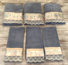 Conjunto de toalhas de banheiro vintage azul Jillian rosa floral banho e mão renda bordada 6 peças comprar usado Conjunto de toalhas de banheiro vintage azul Jillian rosa floral banho e mão renda bordada 6 peças comprar usado  Enviando para Brazil
