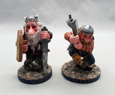 2 figuras de resina Vikings irritadas com machado e preocupação com espada escudo filme de sol Islândia comprar usado 2 figuras de resina Vikings irritadas com machado e preocupação com espada escudo filme de sol Islândia comprar usado  Enviando para Brazil