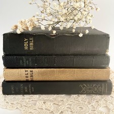 4 Vintage Bible Distressed Black Books Academia Prop Library Shelf Decor Stack comprar usado 4 Vintage Bible Distressed Black Books Academia Prop Library Shelf Decor Stack comprar usado  Enviando para Brazil