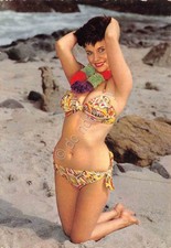 Cartolina pin bikini usato  Milano