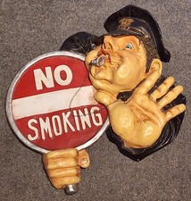 Vintage Gesso 3D Engraçado Animado Policial Policial Segurando Uma Placa Não Fumar Policial Guarda comprar usado  Enviando para Brazil