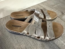 Women clark sandals for sale  Martinsburg