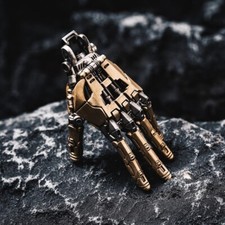 Pingente mecânico manual. Dedos móveis de metal. Presentes para namorado. Cyberpunk comprar usado  Enviando para Brazil