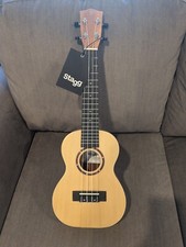 Stagg spruce ukulele d'occasion  Expédié en Belgium