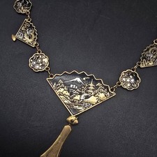 Colar de ventilador japonês damasceno esmalte preto tom dourado cena de vila de montanha comprar usado  Enviando para Brazil