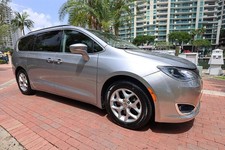 2019 chrysler pacifica d'occasion  Expédié en Belgium
