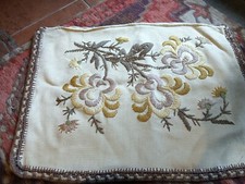 Cuscino ricamato usato  Roma
