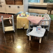 Berço Calico Critters Sylvanian Families iluminado guarda-roupa berçário mesa cama bebê comprar usado  Enviando para Brazil