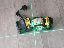 Dewalt dw089lg 12v for sale  READING