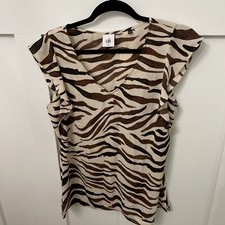 Blusa Feminina CAbi Manga Flutter- Estampa Zebra-Média-Decote V-Marrom/Marfim comprar usado  Enviando para Brazil