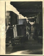 Manipuladores de fotos de prensa 1961 carga y descarga en el distrito de almacenes de Nueva Orleans segunda mano  Embacar hacia Mexico