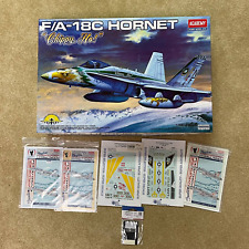 Academy F/A-18C Hornet Chippy Ho! Kit de modelos em escala 1/32 com acessórios extras decalques comprar usado  Enviando para Brazil
