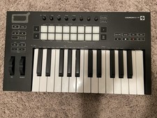 Controlador de teclado Novation Launchkey 25 MK2 MIDI comprar usado  Enviando para Brazil
