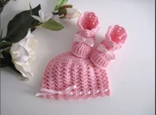 Scarpine cappellino neonata usato Scarpine cappellino neonata usato  Zoagli