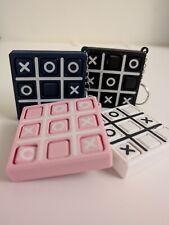 Tic-Tac-Toe game Keyring / bag charm - Play on the Go! - Various Colours comprar usado  Enviando para Brazil
