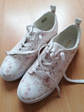 Women clarks 6.5 for sale  RENFREW