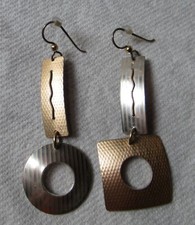 Brincos de alumínio anodizado assimétrico vintage assinado MM artesão pós-modernista  comprar usado  Enviando para Brazil