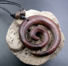 Collier pendentif bois d'occasion Collier pendentif bois d'occasion  Castelnau-le-Lez