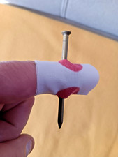 Nagel durch finger gebraucht kaufen  Leutenberg