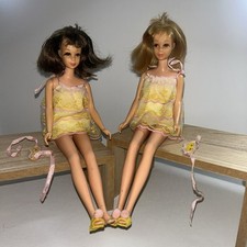Duas bonecas Francie com roupas e sapatos, cílios, joelhos dobráveis, 1965 comprar usado  Enviando para Brazil
