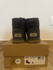 Ugg classic mini usato  Rosignano Marittimo