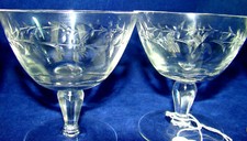 Beautiful set glasses for sale  West Frankfort