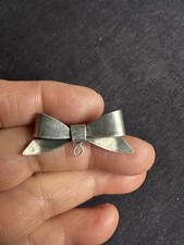 Broche vintage de prata esterlina marca fita laço comprar usado Broche vintage de prata esterlina marca fita laço comprar usado  Enviando para Brazil