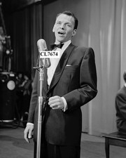 Frank Sinatra se apresenta no United Cerebral Palsy Telethon na KECA-TV Photo comprar usado  Enviando para Brazil