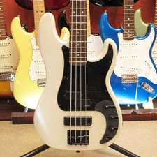 Baixo Squier Contemporâneo Precisão Ativa PH Usado Choupo Pérola Branco com Estojo Macio comprar usado Baixo Squier Contemporâneo Precisão Ativa PH Usado Choupo Pérola Branco com Estojo Macio comprar usado  Enviando para Brazil