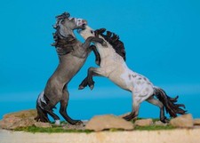Maggie Bennet Micro Motor & Terrora Mustang Garanhões Modelo Cavalo, usado comprar usado  Enviando para Brazil