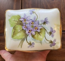 Usado, Vintage porcelain trinket box violets signed Eva Wagner purple flowers Footed comprar usado  Enviando para Brazil