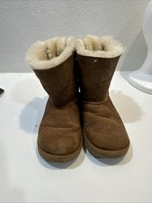 Usado, Bota UGG Mini Bailey Bow II marrom castanha infantil - Tamanho 13 S/N 1017394K inverno comprar usado  Enviando para Brazil