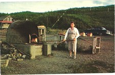 Cartão postal típico de forno de pão ao ar livre na península cênica Gaspe, Quebec, Canadá comprar usado  Enviando para Brazil