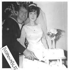 Usado, Fotografia antiga vintage noiva noivo corte bolo de casamento Sutton em Ashfield década de 1960 comprar usado  Enviando para Brazil