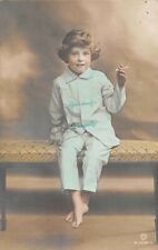  MENINA NO BANCO FUMANDO UM CIGARRO, FOTO COLORIDA ROTATIVA TIPO PC 1910-20, usado comprar usado  Enviando para Brazil