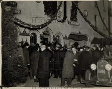 1950 Press Photo Shoppers no edifício da loja de móveis Hoover's em Harrisburg comprar usado  Enviando para Brazil
