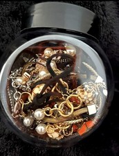 Lot jewelry pieces for sale  Yukon