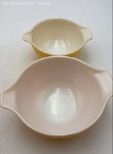 2 glass mixing bowls for sale 2 glass mixing bowls for sale Detroit