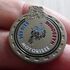 Beau pin gendarmerie d'occasion  Charbonnières-les-Varennes