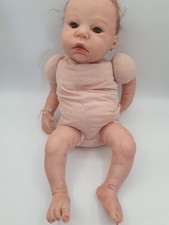 boneca reborn olhos castanhos e orelhas furadas 50cm corpo de pano, usado comprar usado  Enviando para Brazil