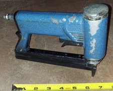 Grampeador pneumático industrial para estofados BeA 380/16-400 L comprar usado  Enviando para Brazil