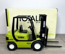 Empilhadeira Clark CMP25 escala 1:20 modelo fundido dano + peça faltando como está LEIA comprar usado  Enviando para Brazil