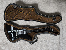 GUITARRA MINIATURA JAMES HETFIELD - METALLICA - BLACK & SILVER EXPLORER /w CAIXA comprar usado  Enviando para Brazil