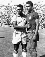 Pelé e Eusébio 1965 Amigável Portugal e Brasil, foto 8x10 P&B comprar usado  Enviando para Brazil