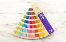 Guia de fórmula Pantone revestido sólido + The Plus Series comprar usado  Enviando para Brazil